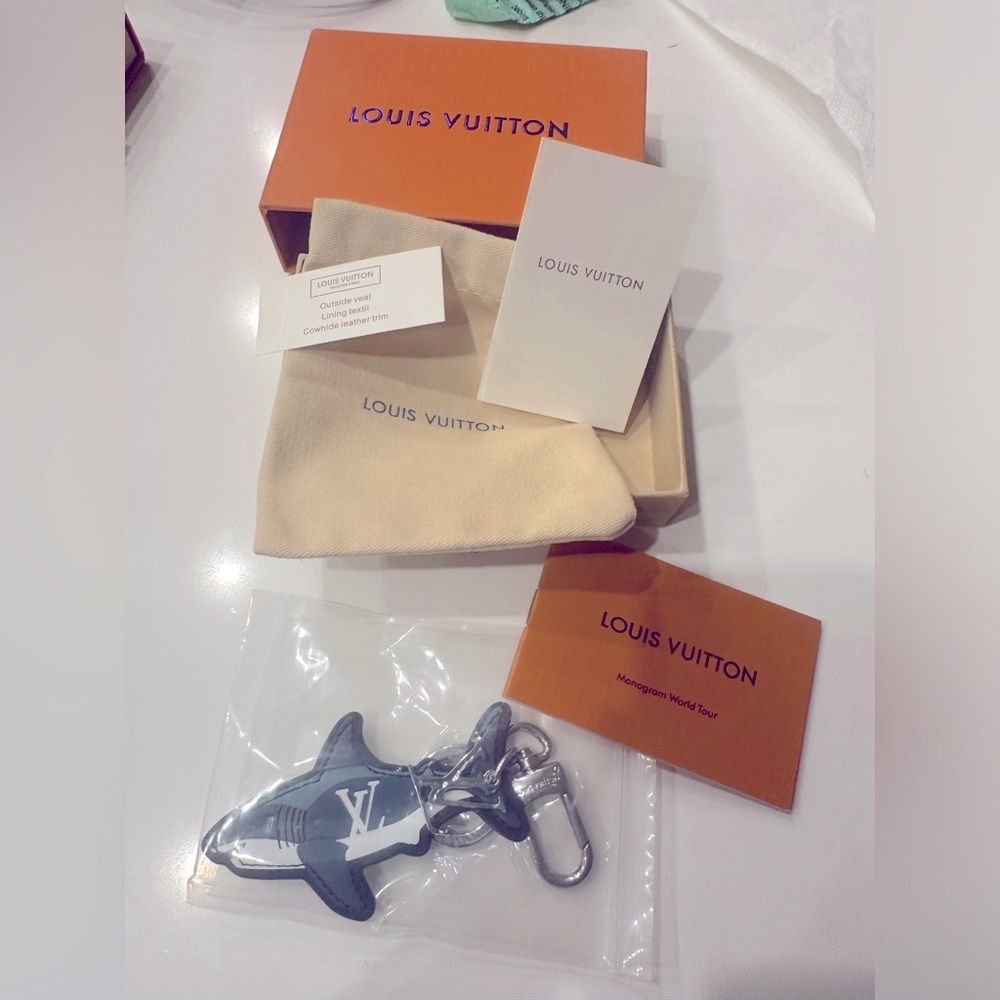 Fashion Louis Shark Key Chain - Make offer